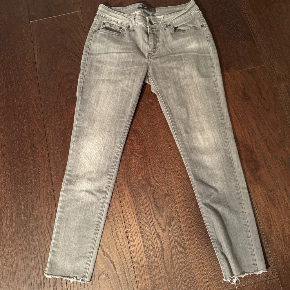 Cropped faded gray cropped Levi jean leggings Size 28